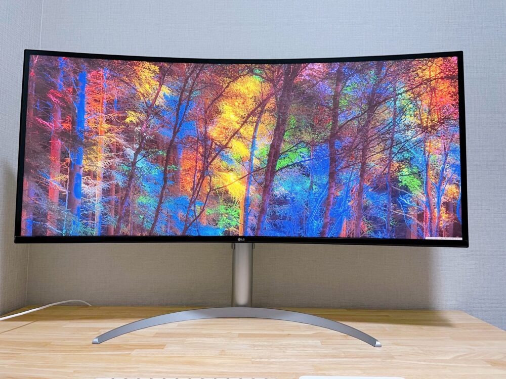 LG UltraWide 40WP95C-W Thunderbolt Display review: A curved